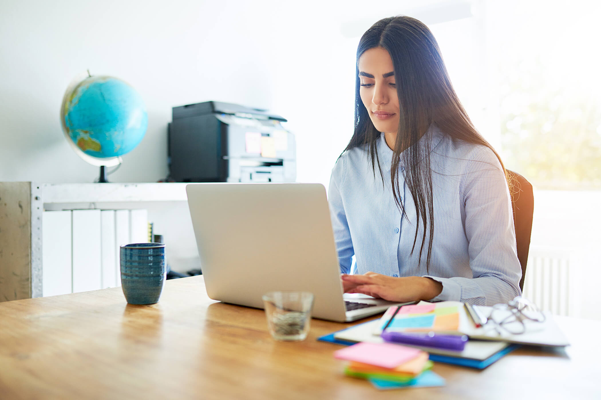 How To Keep Your Desk Tidy And Organised